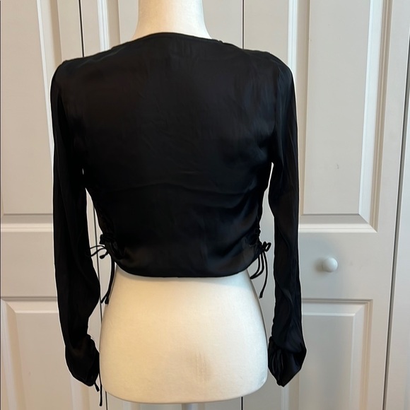 Princess Polly Isabella Silky Tie Front Crop Top Black Ruched Side/Sleeve US 4 - Picture 2 of 8